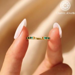 แหวนหมั้นเพชรโมอิสซาไนต์ทรงคุชชั่น 18K เงินแท้สำหรับผู้หญิงจาก Charm_Jewells ดีไซน์เรียบหรูแบบมินิมอล ประดับพลอย พร้อมใบรับรอง IGI เบอร์ 3 - Product Image 1