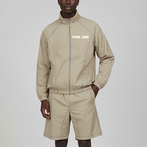 Ensemble court coupe-vent léger et abordable pour homme, idéal pour les tenues décontractées, 100 % nylon, deux pièces, manches courtes et short. - Product Image 3