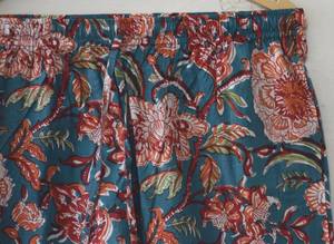 Ensemble de pyjama d'été en coton floral fait main pour femme, imprimé blocs bleu sarcelle et corail, chemise à manches longues boutonnée et short assorti - Product Image 5