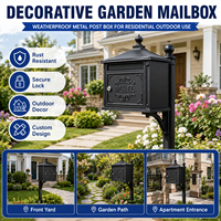 Boîte aux lettres décorative en métal avec poteau et finition résistante aux intempéries pour jardin résidentiel