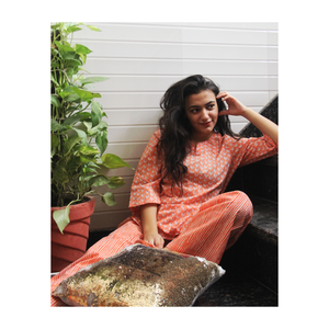 Conjunto de Pijama para Mujer con Estampado de Aves Color Mandarina y Máscara, Ropa de Dormir Cómoda - Product Image 1