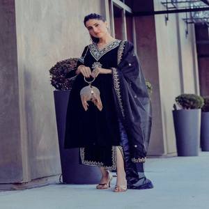 VASTRA COTTAGE Ensemble de soirée pour femme en velours de viscose pur, pantalon palazzo et dupatta en soie organza, manches cloche fantaisie - Product Image 4