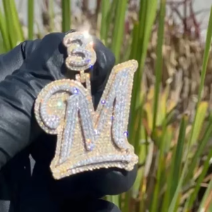 Colgante de letra inicial personalizada con número, estilo Hip Hop, con incrustaciones de circonitas, de plata 925 bicolor, de lujo - Product Image 4