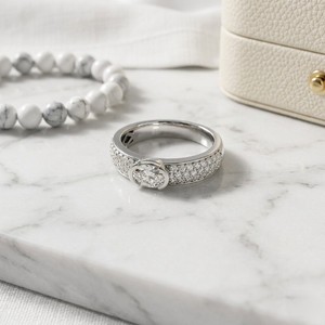 Bague solitaire ovale 1,00 carat en or 10K avec diamant de laboratoire certifié, pavé luxueux et élégant - Product Image 4