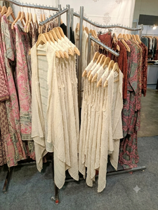 Vestido Kimono Floral Lavable de Algodón 100% Natural con Estampado Artesanal, Cintura Tejida, Estilo Bohemio, Largo hasta el Suelo y Ecológico - Product Image 2