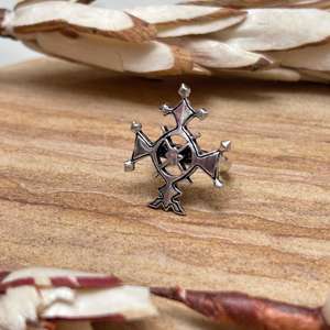 Anillo Boho Gótico con Cruz para Mujer, Anillo Vintage Tribal de Latón con Acabado Plateado Oxidado, Cruz Tuareg SILVEREYE Third Party - Product Image 2