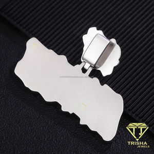 Pendentif élégant en or avec initiale D et accents de diamants de laboratoire pour les détaillants et revendeurs de bijoux de luxe. - Product Image 2