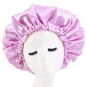 Bonnet de nuit réversible en satin personnalisé pour la protection des cheveux, avec sangle réglable, en soie - Product Image 1