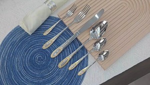 Juego de cubiertos de acero inoxidable diseñado con un acabado de espejo de primera calidad que realza la elegancia en cada mesa de comedor. - Product Image 6