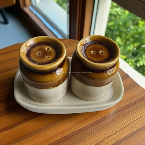 Juego de Salero y Pimentero de Cerámica AG Elements con Bandeja, Tarros de Condimento Estilo Vintage para Mesa de Restaurante, Soporte para Condimentos de Cocina con Tapa Abatible - Product Image 3