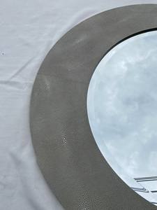 Miroir rond en résine imitation shagreen pour chambre et salon, provenant du Vietnam - Product Image 3