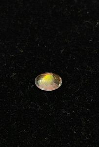 Piedra lunar africana natural facetada, brillante, de corte ovalado, con efecto arcoíris. - Product Image 5