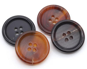 Botón de cuerno Real de Búfalo de calidad superior para Botón de cuerno de traje Personalización al por mayor Botón de cuerno de alta calidad de 4 agujeros de la India - Product Image 4