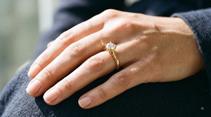 Anillo Solitario Tulipán Catedral de 1.0 CTS, Clásico, Oro Amarillo de 14K, Diamante Cultivado en Laboratorio Certificado por IGI, Anillo de Compromiso y Boda OEM - Product Image 3