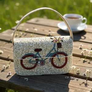 Sac coloré indien fait main perlé, artisanat ethnique de luxe, poignée baguette en perles de verre, accessoire de mode durable et tendance en cristal - Product Image 2