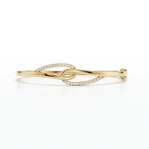 กำไลข้อมือทองคำแท้ 14K 18K ประดับเพชรแล็บทรงกลมขนาด 1.5 มม. น้ำหนัก 0.33 กะรัต ฝังแบบ Pave ดีไซน์แบบเกี่ยวเชื่อม รูปทรงปมรัก - Product Image 1