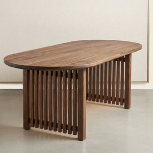 Table à manger ovale moderne en bois massif avec base à lattes, mobilier minimaliste pour café, restaurant et maison - Product Image 1