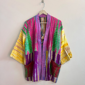 Robe kimono courte en crêpe de soie tie-dye faite à la main et recyclée pour femmes - Product Image 1