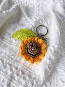 Porte-clés tournesol au crochet fait main en fil de coton doux, motif personnalisé, respectueux de l'environnement, décoration de sac - Product Image 2