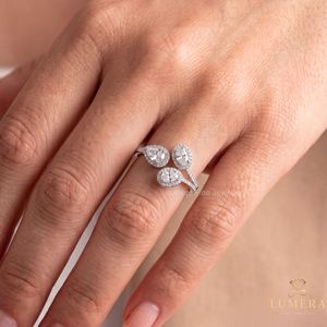 Anillo de compromiso ovalado con tres diamantes en forma de pera, halo múltiple, diamante cultivado en laboratorio, anillo de regalo de aniversario - Product Image 5