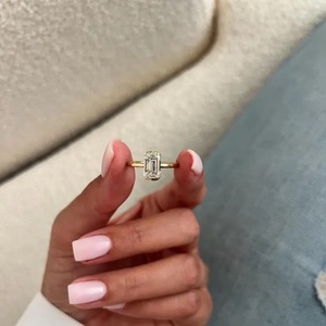 Nouvelle conception Bague demi-sertie en or jaune 18 carats avec diamant de laboratoire taille émeraude pour femme, idéale pour fiançailles et mariage, certifiée IGI - En promotion - Product Image 5