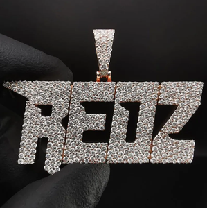 จี้เพชรโมอิสซาไนต์แบบฝังเพชรเต็มตัว ดีไซน์ FETZ สร้อยคอหรูหราสไตล์ฮิปฮอปสำหรับผู้ชาย สร้อยคอพร้อมจี้ตัวอักษรแบบกำหนดเอง ของขวัญแฟชั่นสุดหรูสำหรับเขา - Product Image 1
