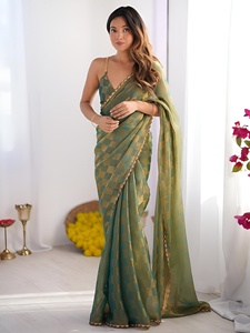 Sari en tissu chiffon à carreaux dorés, élégant et riche en lueur, avec de magnifiques broderies Zarkan et un chemisier en dentelle Zarkan, idéal pour les soirées. - Product Image 4