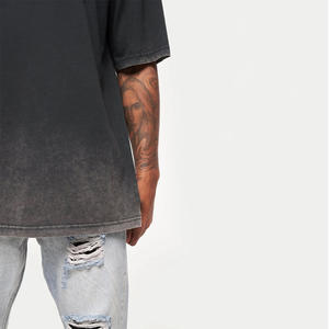 Camiseta de algodón con cuello redondo, lavado ácido, oversize, con logo personalizado, transpirable, de secado rápido, para uso casual en colores personalizados. - Product Image 6