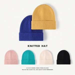 Gorro de punto de lana cálido y moderno para mujer, negro, estilo otoño-invierno, que realza el rostro - Product Image 1