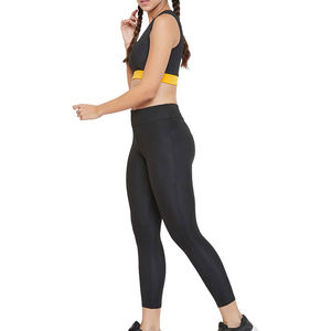 Leggings de yoga pour femmes de qualité supérieure, motif uni, vêtements de sport, ensemble de yoga fabriqué au Pakistan, nouveau design avec les meilleurs matériaux - Product Image 2