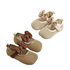 Sandales de princesse pour filles, chaussures d'été respirantes à semelle souple en maille avec nœud ajouré antidérapantes en cuir pour enfants - Product Image 2