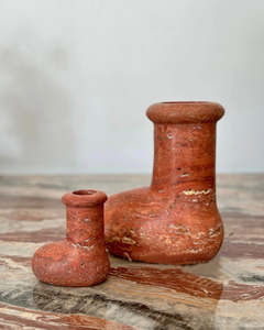 Ornements de chaussures en pierre de travertin rouge, faits à la main, décoration d'intérieur, figurines de chaussures uniques, élégantes, objets de collection, cadeau - Product Image 1