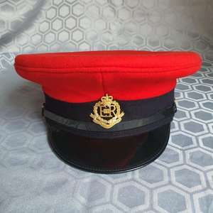 Esta es una gorra real británica obsoleta con insignia de la Corona de la Reina (QC) - Product Image 2