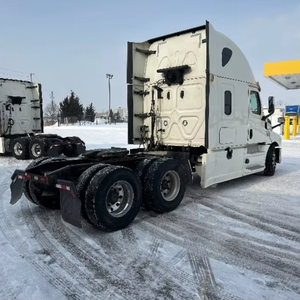 Tractor Automático con Cabina Dormitorio T12664ST 6x4 de 2019 en Excelentes Condiciones, 618,379 Millas - Product Image 1