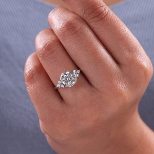 Bague authentique en moissanite ronde 1 carat, plaquée rhodium, en argent 925, pour homme et femme, cadeau idéal pour les amis - Product Image 2