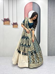 Conjunto de Lehenga Choli Tradicional de Seda Banarasi Premium con Relieve, de Secado Rápido, Color Verde Azulado y Marfil, para Novia, Boda, con Trabajo de Zari Dorado, Lujoso, Indio - Product Image 6