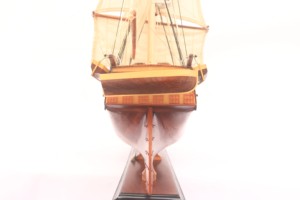 Modèle de bateau à voile en bois peint à la main ROCKINGHAM - Origine Vietnam - Décoration d'intérieur - Product Image 6