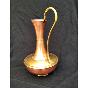 Carafe en cuivre avec poignée en laiton et design unique, finition polie brillante, carafe en métal, carafe en cuivre, vaisselle pour la décoration de table - Product Image 5