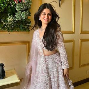Lehenga Choli Rose en Resham Brodé, Longueur Ras du Sol, Séchage Rapide, en Tulle Papillon Doux, Tenue de Mariage et de Fête Indienne et Pakistanaise pour Femme - Product Image 1