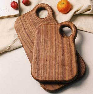 Tabla de cortar de madera de calidad premium para uso prolongado en la cocina, que ofrece resistencia y fácil cuidado. - Product Image 1