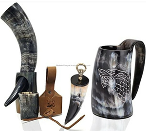 Cuenco de cuerno natural duradero con grabado detallado de animales, imitación de cuerno medieval vikingo, hecho a mano y ecológico, para beber - Product Image 1