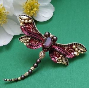 Broche brodée artisanale Premium MD HANDICRAFTS avec détails artistiques faits à la main, bijoux de mariage unisexes et pour enfants - Product Image 4