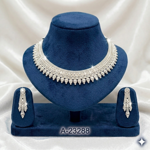 ชุดเครื่องประดับเงินชุบทองแดงลายดอกไม้จาก MOLL JEWELLERS ประกอบด้วยสร้อยคอและต่างหูประดับปะการัง เหมาะสำหรับเป็นของขวัญหมั้นหรืองานแต่งงานสำหรับผู้หญิง - Product Image 2