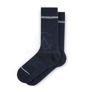 Calcetines de tela elástica de diseño clásico, hechos para un ajuste fácil, transpirabilidad y comodidad para uso prolongado. - Product Image 2