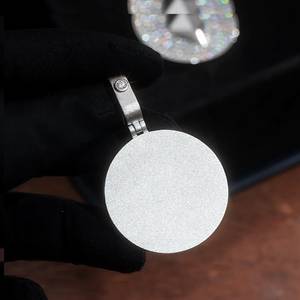 Pendentif Iced Out en Argent Plaqué Rhodium avec Diamant Rond, Bijou de Luxe Unisexe - Product Image 2