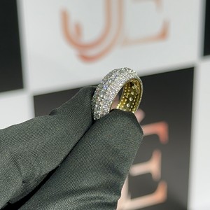 Anillo de Diamante Moissanite de Alta Calidad, Elaborado con Plata de Ley 925, Hermoso Adorno con Incrustaciones de Diamantes, Joyería de Eternidad Completa para Ella - Product Image 1