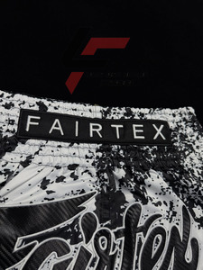 กางเกงมวยไทย Fairtex คุณภาพพรีเมียมแบบขายส่ง ปรับแต่งได้ พร้อมการเย็บคุณภาพดีเยี่ยม และลายพิมพ์แบบ Sublimated สำหรับการต่อสู้ระดับมืออาชีพ - Product Image 3