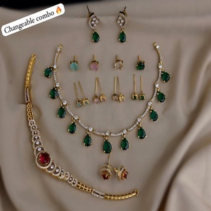 Ensembles de colliers de qualité supérieure, offre combinée idéale pour les occasions festives et les tenues décontractées, bijoux légers et minimalistes. - Product Image 1