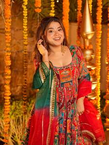 Ensemble Anarkali de Luxe pour Femme : Robe, Pantalon et Dupatta avec Broderie et Imprimé de Haute Qualité, Idéal pour les Fêtes de Diwali, Disponible en Gros - Product Image 3