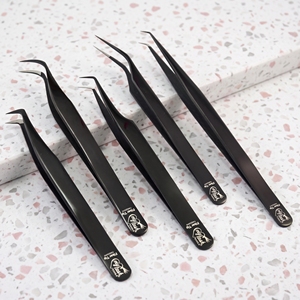 Pinzas de Volumen para Pestañas de Acero Inoxidable con Punta de Fibra Suave de CrossEdge Corporation, Herramientas Profesionales para Extensión de Pestañas - Product Image 1